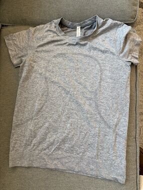 lululemon athletica Short Sleeve Heather Gray Tee - Light Gray
